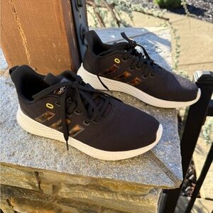 Adidas Black Women’s Sneakers 9,5 Lightweight Athletic Running Walking Shoes